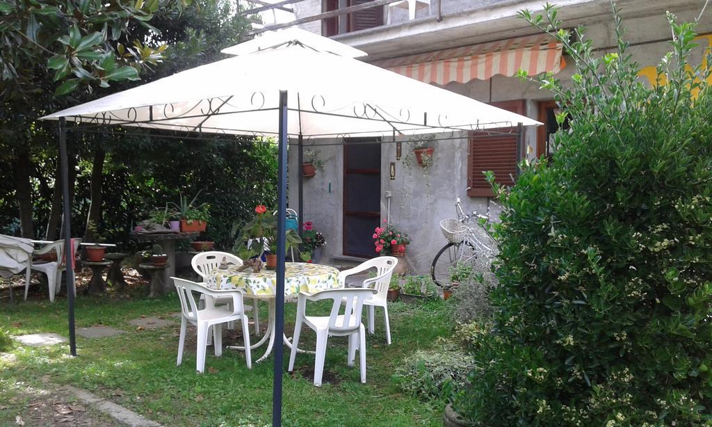 B&B Bosco Fiorito Malgesso Bagian luar foto