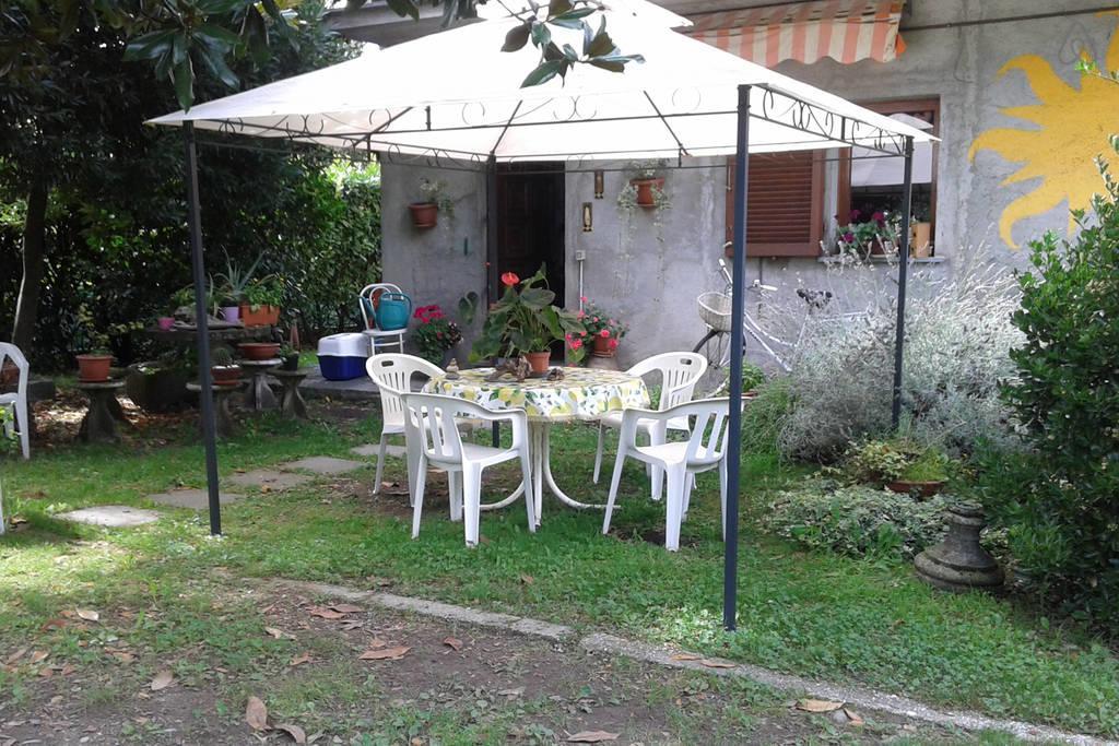 B&B Bosco Fiorito Malgesso Bagian luar foto