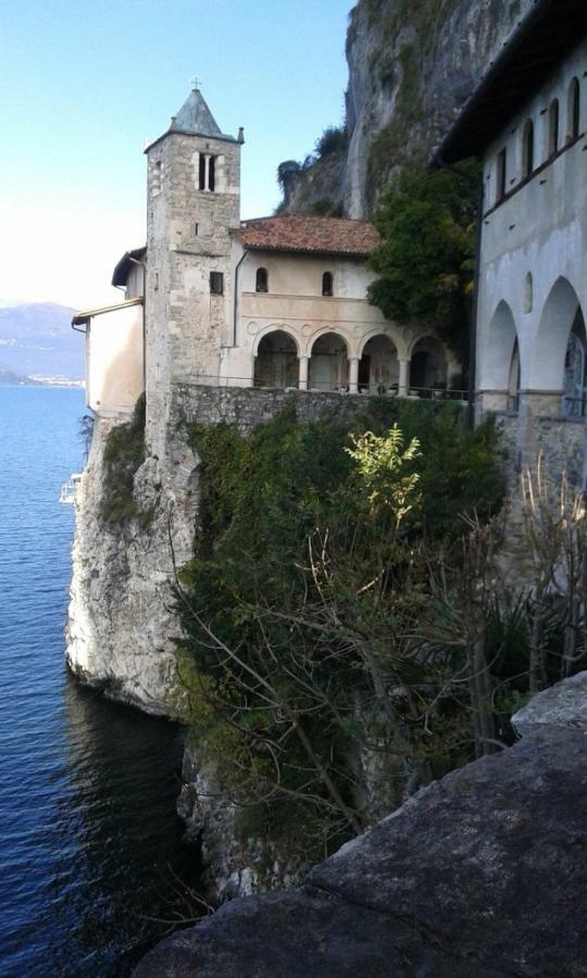 B&B Bosco Fiorito Malgesso Bagian luar foto
